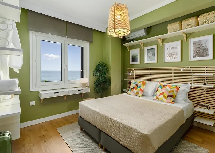 Azure Breeze - Coastal Chic Getaway By The Sea