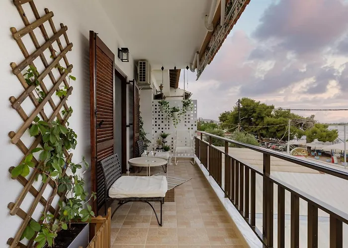 Azure Breeze - Coastal Chic Getaway By The Sea