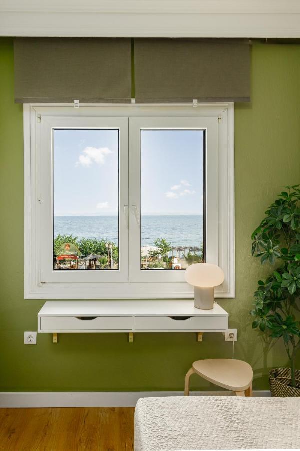Azure Breeze - Coastal Chic Getaway By The Sea Psakoudia
