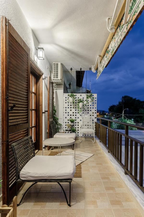 Holiday home Azure Breeze - Coastal Chic Getaway By The Sea