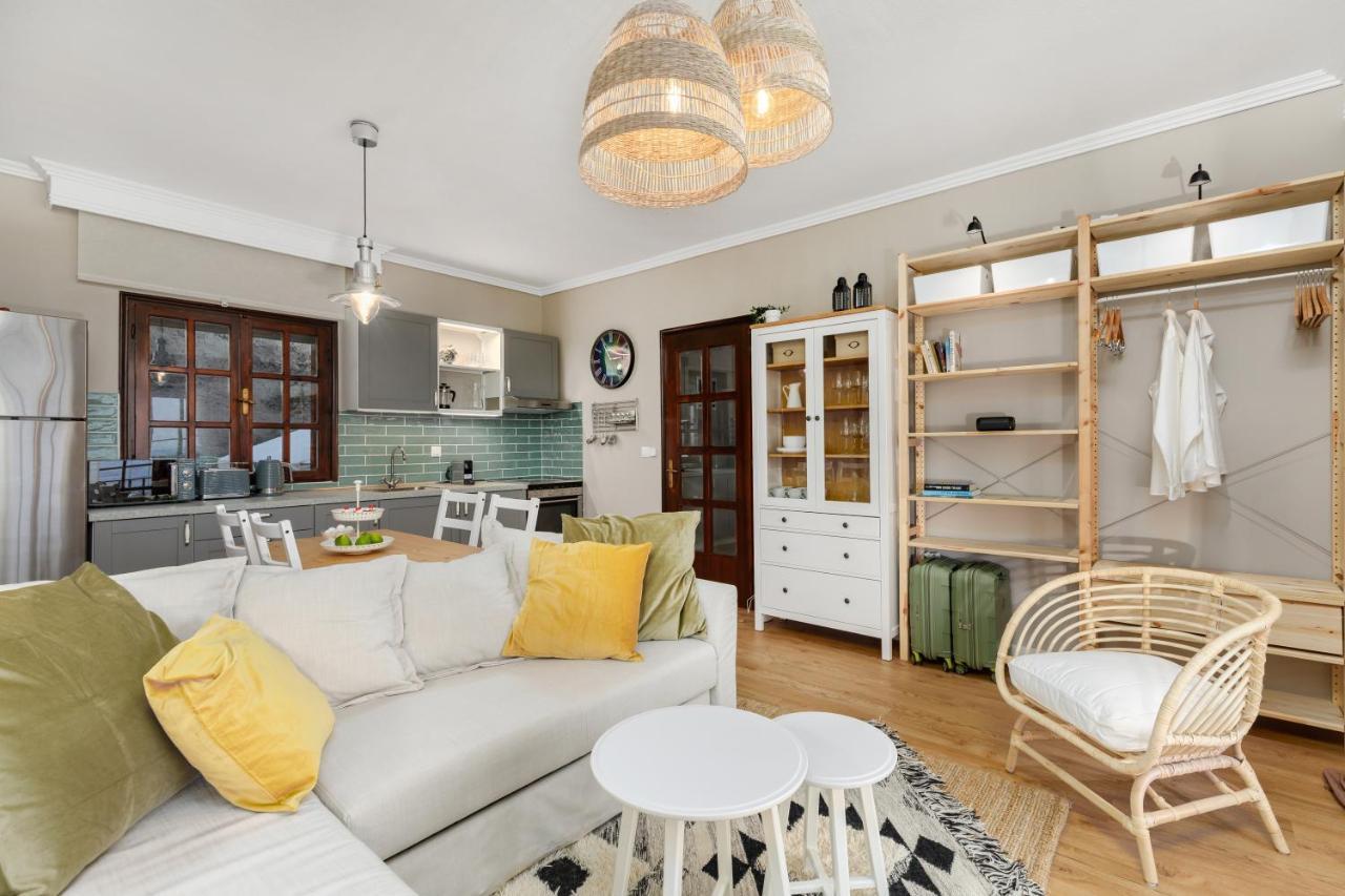 Azure Breeze - Coastal Chic Getaway By The Sea * Psakoudia