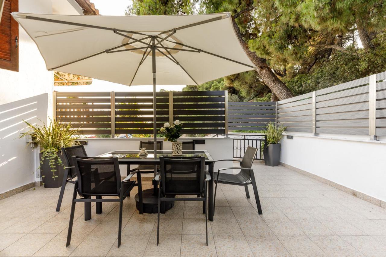 Azure Breeze - Coastal Chic Getaway By The Sea Holiday home