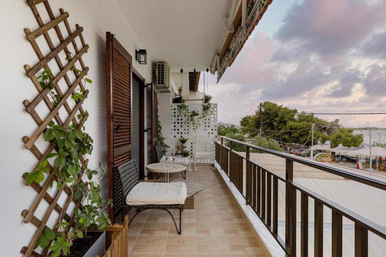 Azure Breeze - Coastal Chic Getaway By The Sea Holiday home *