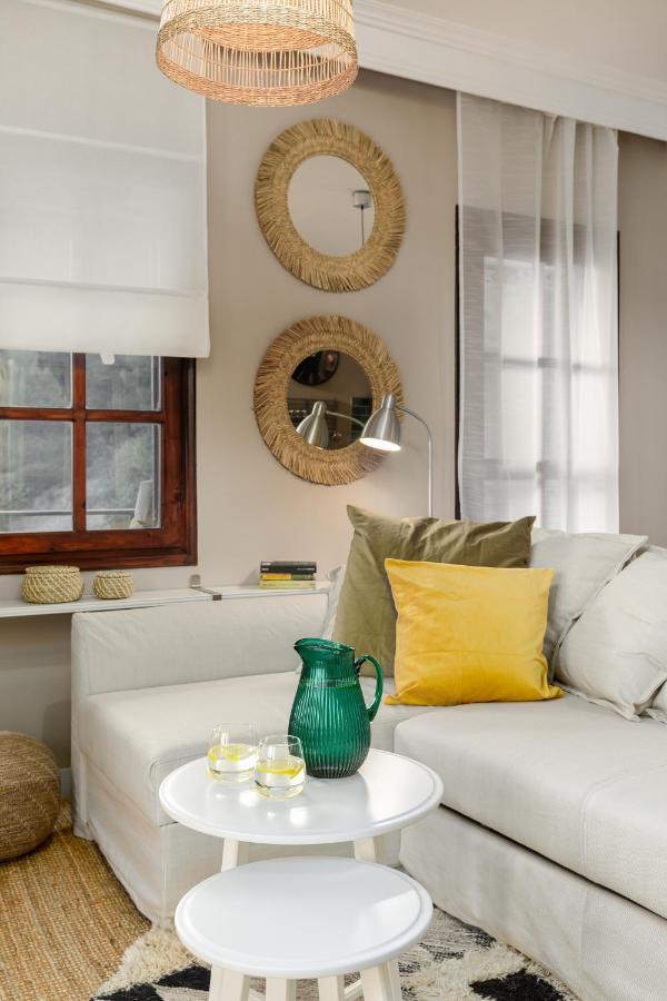 Holiday home Azure Breeze - Coastal Chic Getaway By The Sea