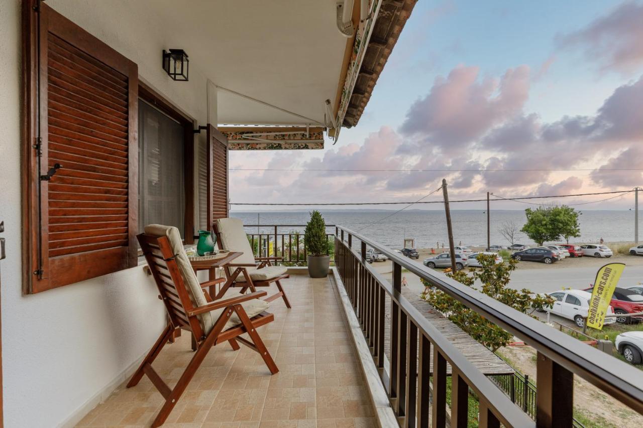 Holiday home Azure Breeze - Coastal Chic Getaway By The Sea