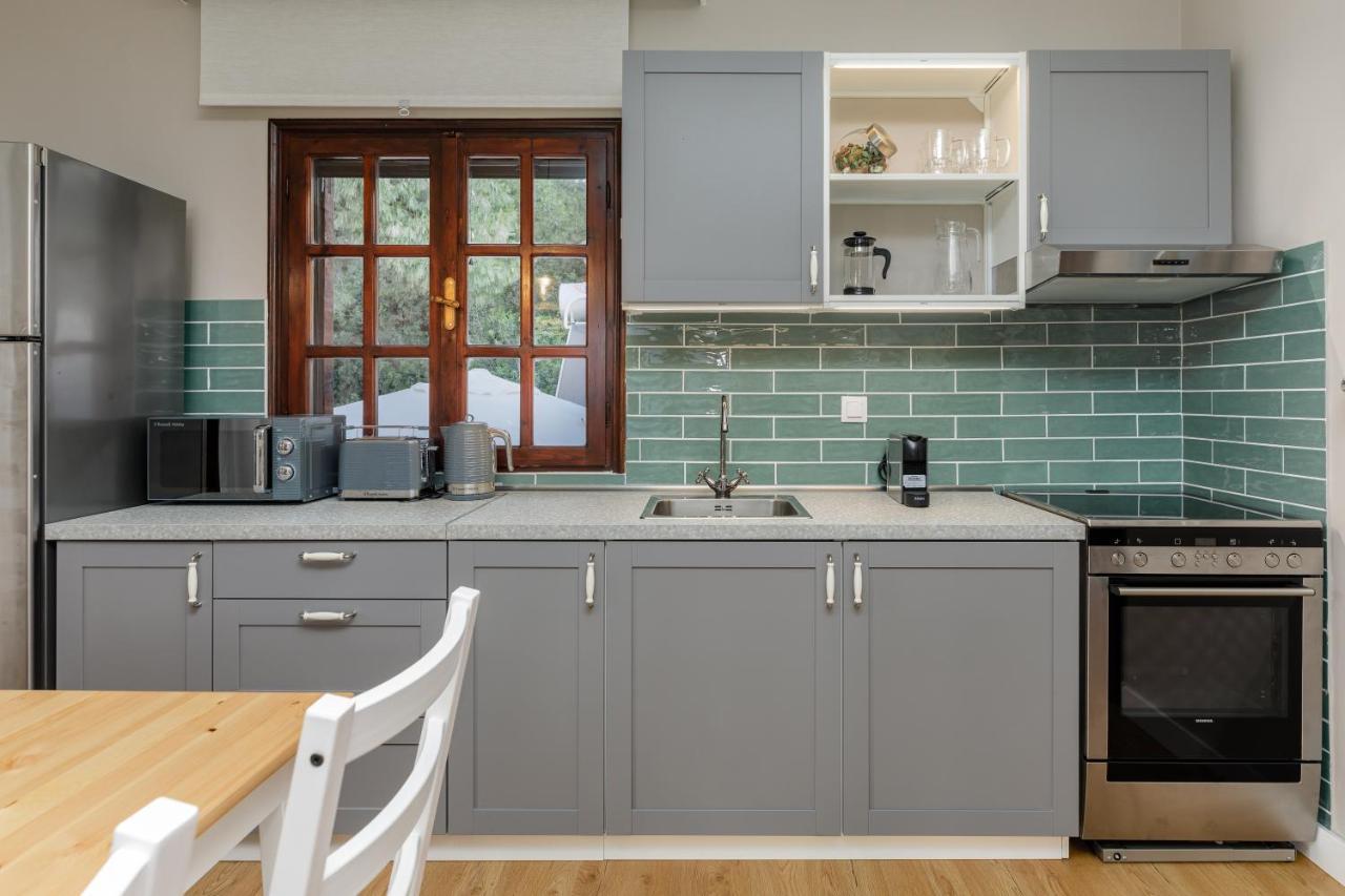 Azure Breeze - Coastal Chic Getaway By The Sea Holiday home *