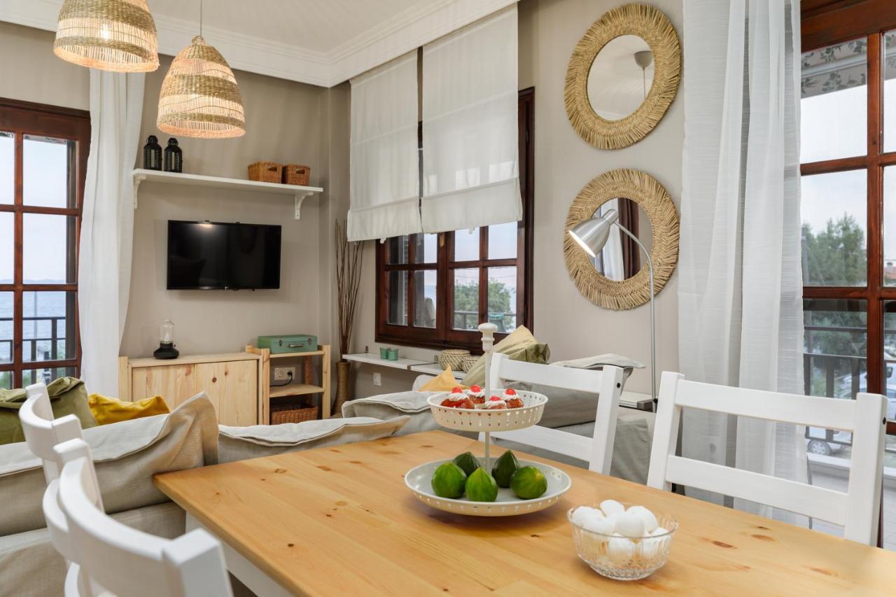 Holiday home Azure Breeze - Coastal Chic Getaway By The Sea *