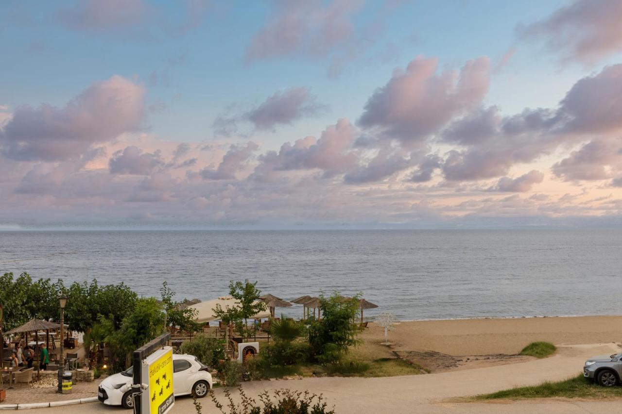 Holiday home Azure Breeze - Coastal Chic Getaway By The Sea