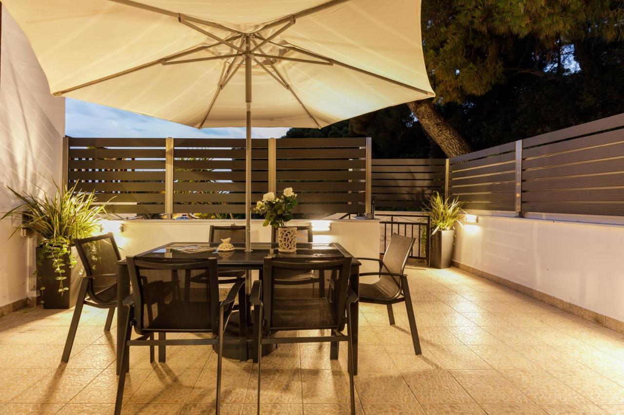 Azure Breeze - Coastal Chic Getaway By The Sea *