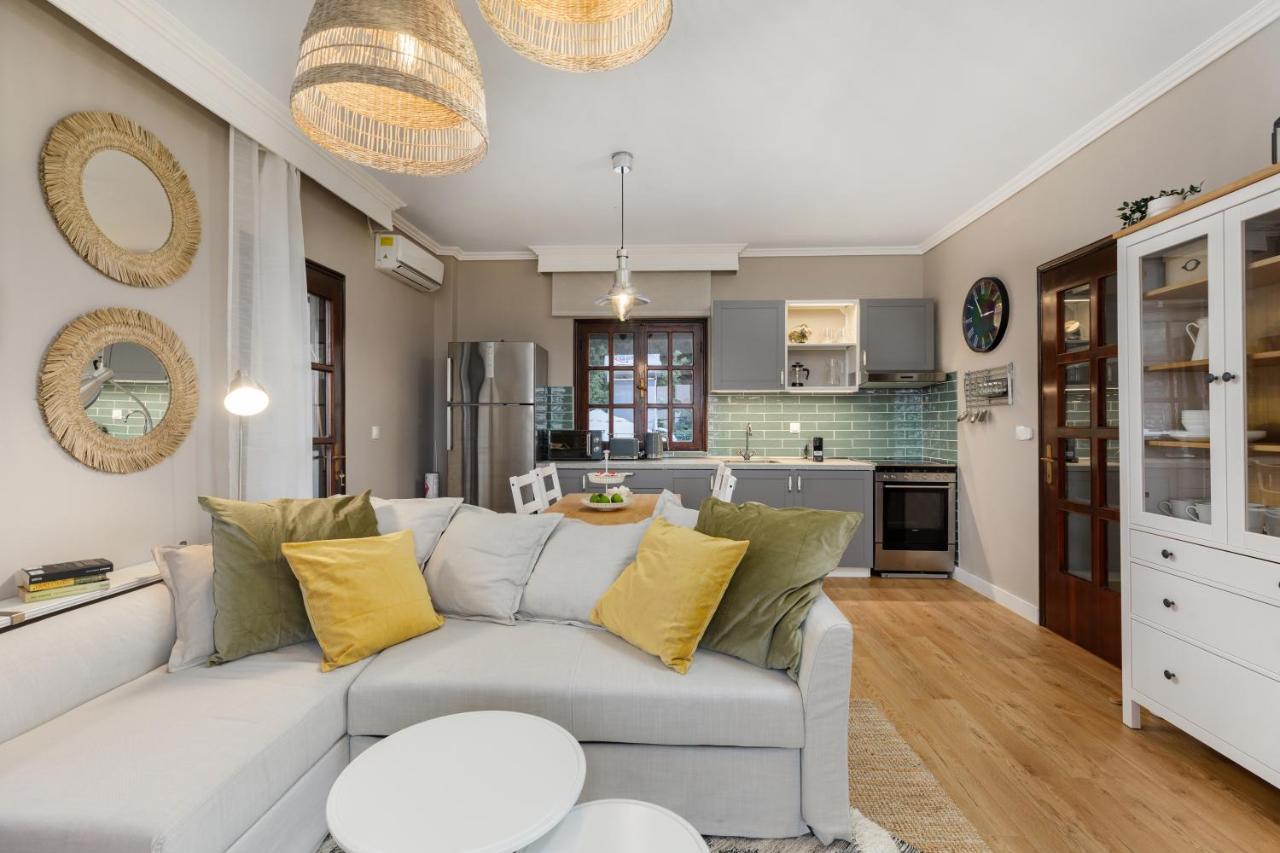 Holiday home Azure Breeze - Coastal Chic Getaway By The Sea