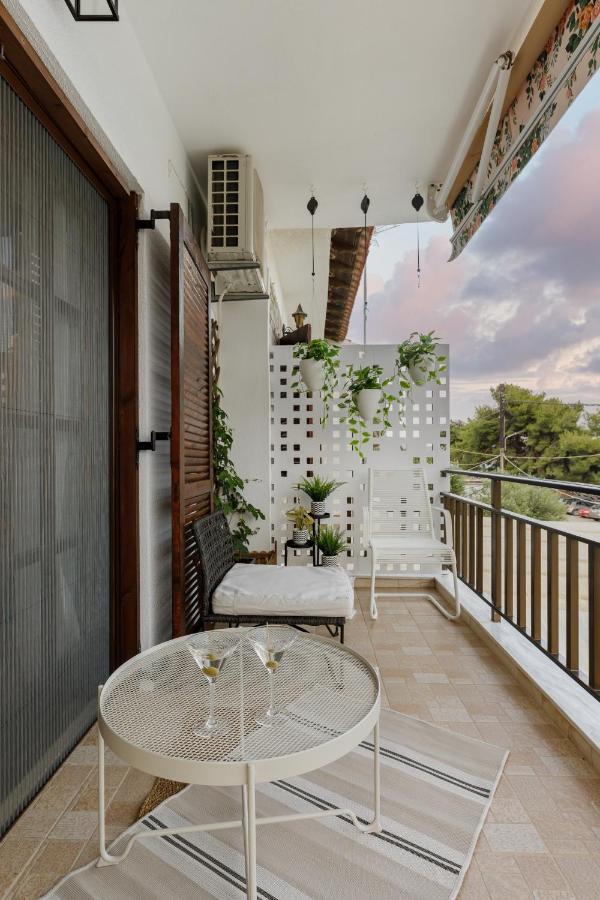 Holiday home Azure Breeze - Coastal Chic Getaway By The Sea *