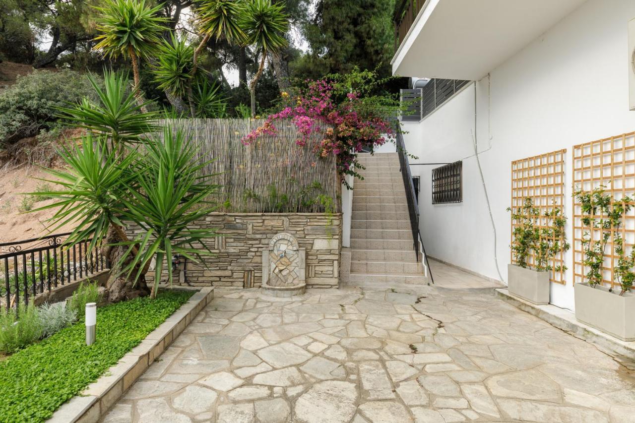 Holiday home Azure Breeze - Coastal Chic Getaway By The Sea