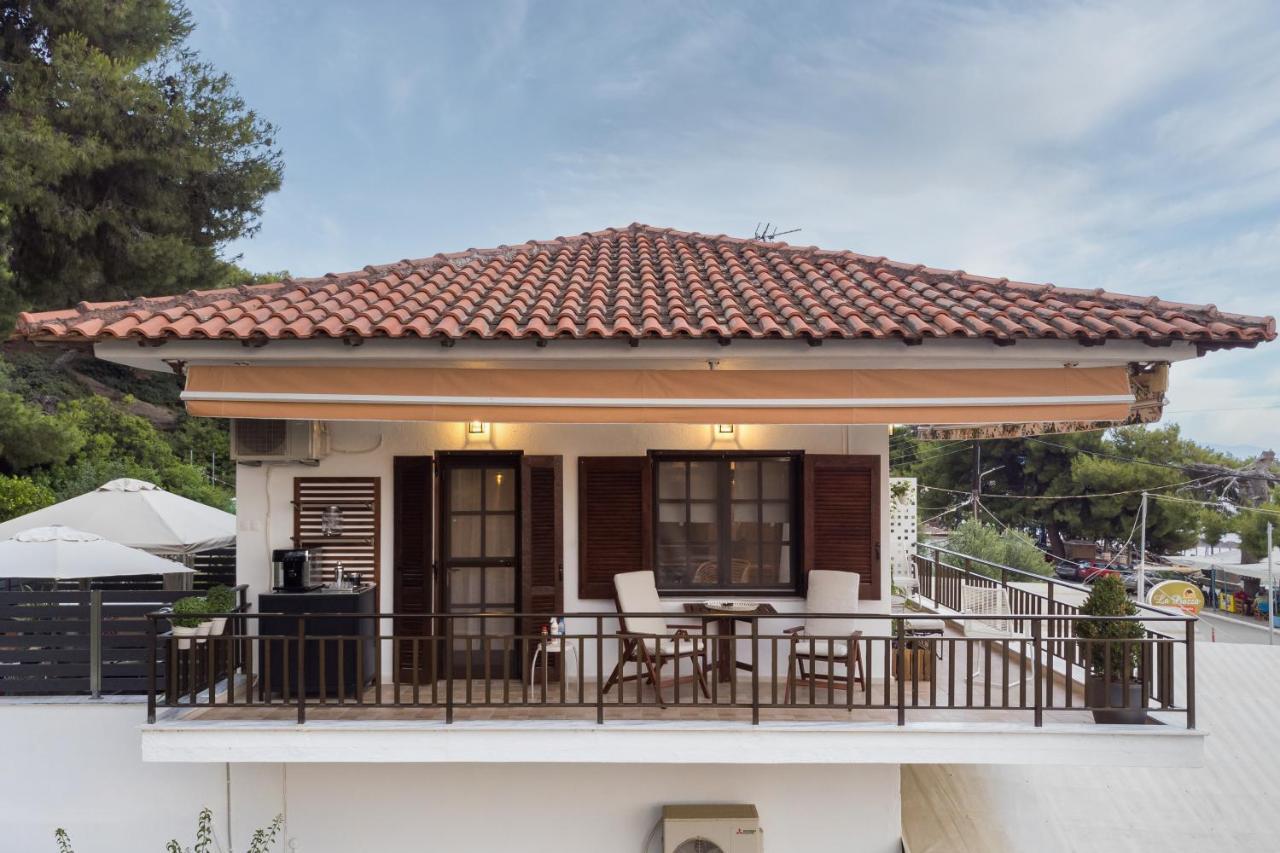 Azure Breeze - Coastal Chic Getaway By The Sea