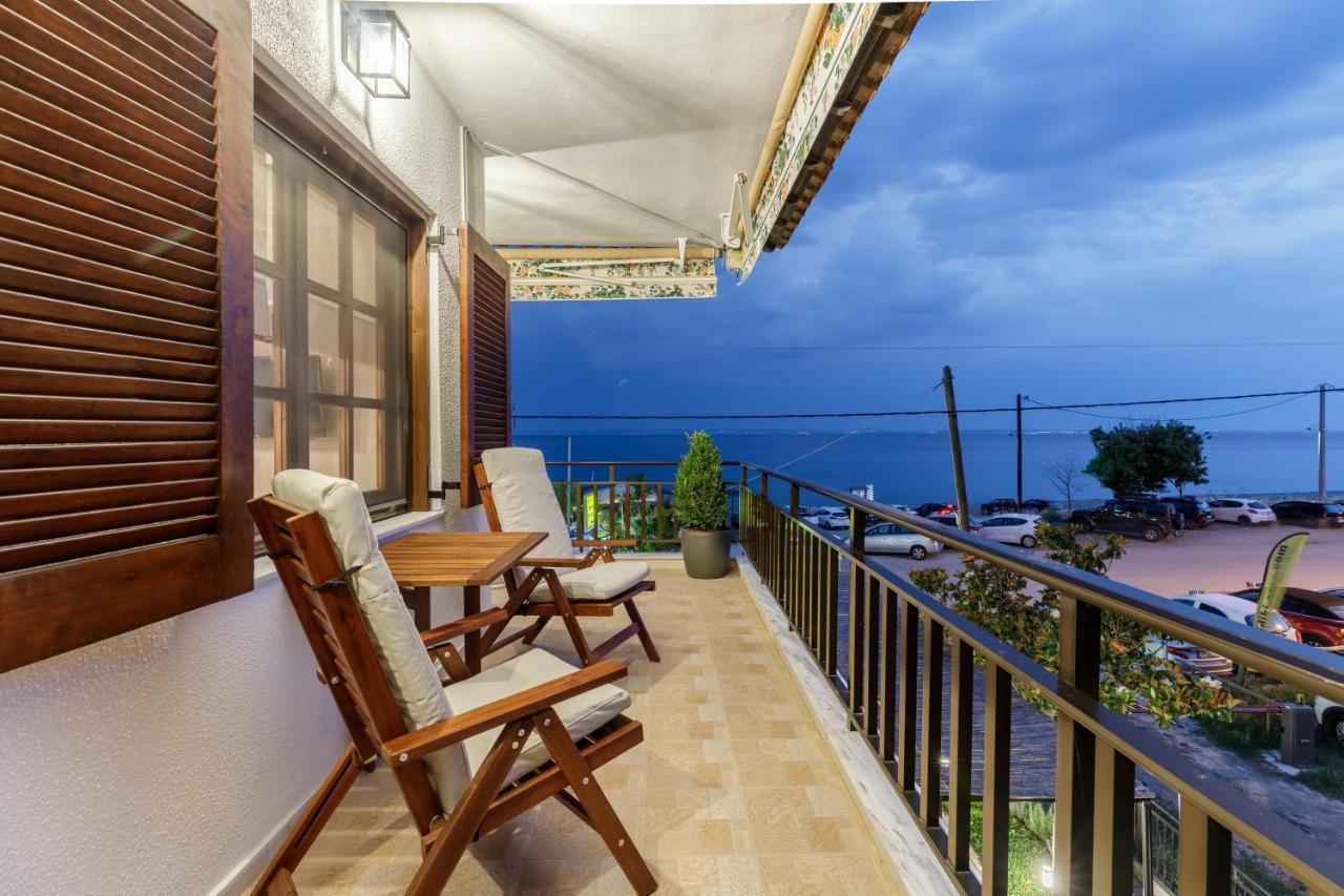 Holiday home Azure Breeze - Coastal Chic Getaway By The Sea *